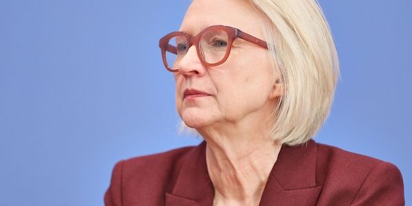 Schnitzer rechnet mit niedrigeren Spritpreisen in einigen Tagen