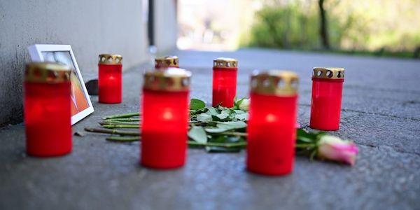 Blumenkübel erschlägt Mann in Berlin– Obduktion angeordnet