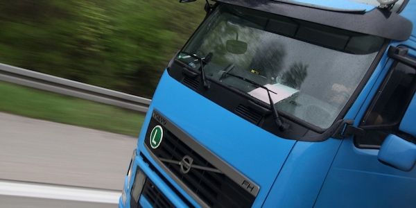 Zahl mautpflichtiger Lkws auf Autobahnen im März gesunken