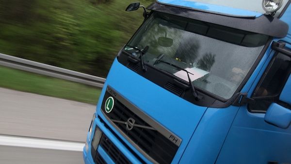 Zahl mautpflichtiger Lkws auf Autobahnen im März gesunken