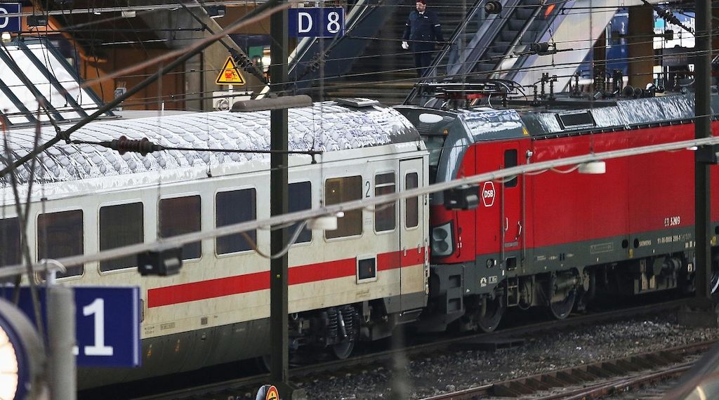 Frau stürzt im Hamburger Hauptbahnhof auf Gleise und wird gerettet