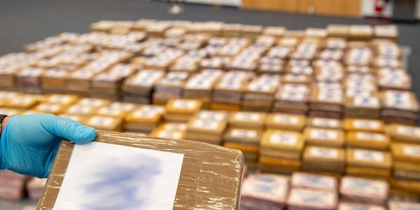 Zoll und Polizei stellen 1,6 Tonnen Kokain in Hamburger Hafen sicher