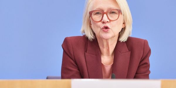 Wirtschaftsweise befürwortet Klimageld statt Spritpreis-Eingriffen