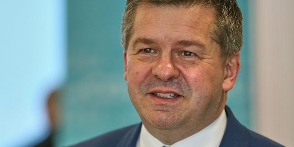 Schulze fordert Merz zu schneller Spritpreis-Entlastung auf