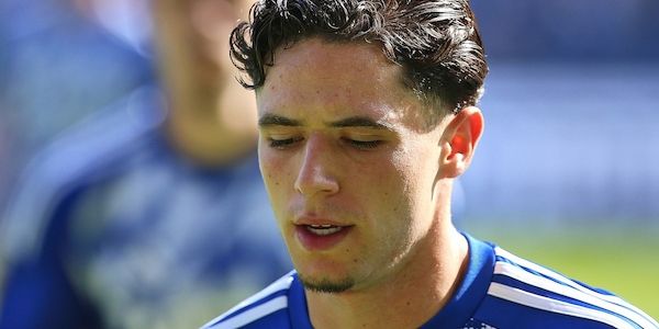 2. Bundesliga: Schalke verteidigt Tabellenführung in Unterzahl