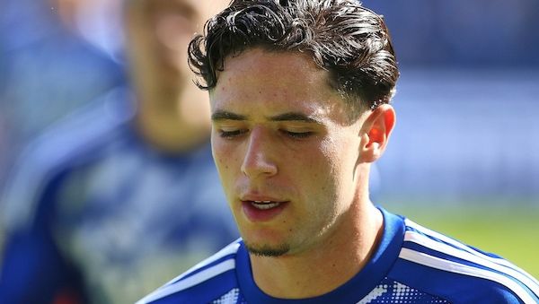 2. Bundesliga: Schalke verteidigt Tabellenführung in Unterzahl