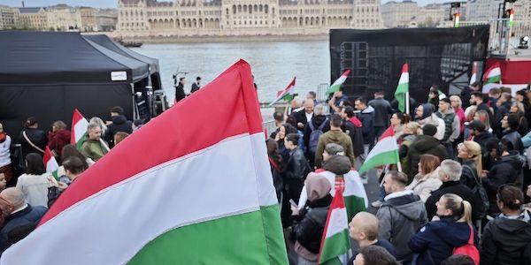 Ungarn: Orbán gesteht Niederlage gegen Magyar bei Parlamentswahl ein