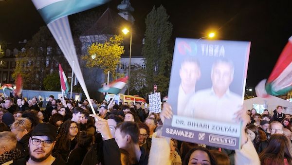 Von der Leyen und Macron gratulieren Magyar zu Wahlsieg in Ungarn