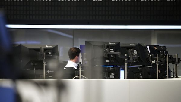 Dax hegt Verluste ein - Telekom unter Druck