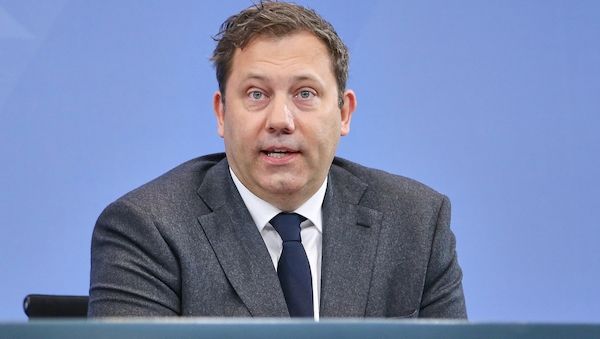 Klingbeil: Mineralölkonzerne verstärkt kartellrechtlich im Fokus