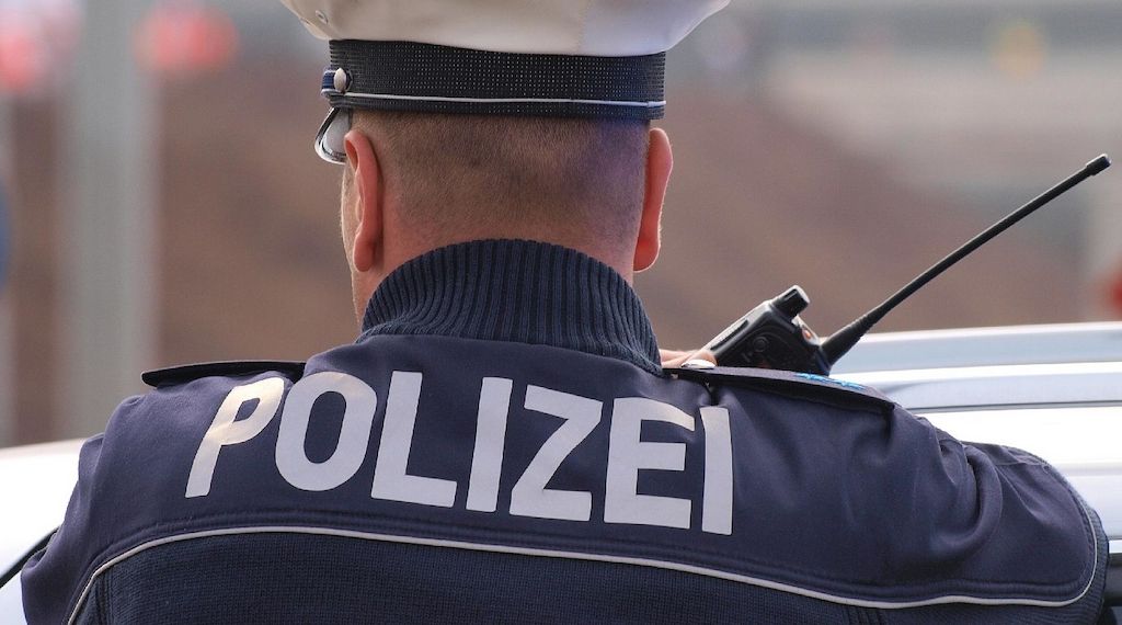 Mehrere Autos beschädigt nach Unfall in Berlin-Lichterfelde