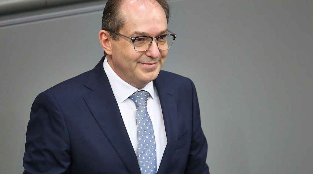 Dobrindt plant 3,5 Milliarden Mehrkosten für Beamte pro Jahr