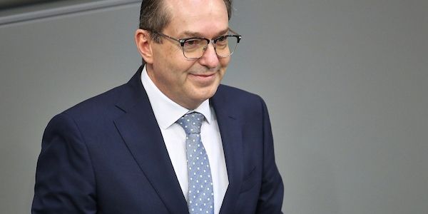 Dobrindt plant 3,5 Milliarden Mehrkosten für Beamte pro Jahr