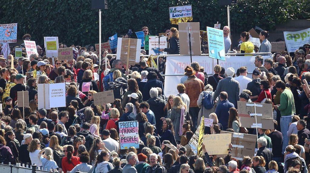 Demo vor dem Bundestag gegen Kürzungen für Psychotherapeuten