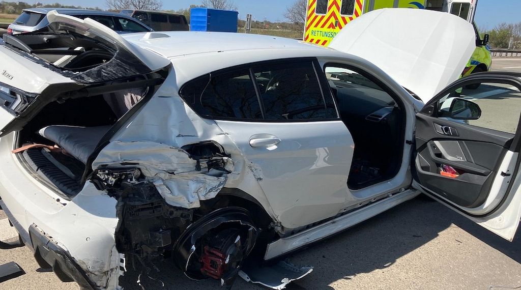 Transporter verunfallt auf A27 bei Bremerhaven