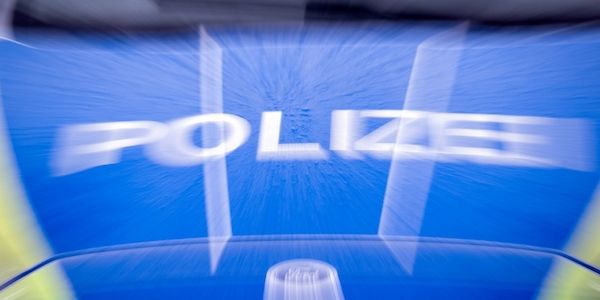 Räuber mit Opa-Maske und Pistole überfällt Tankstelle in Bad Belzig