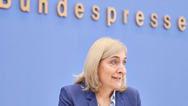Warken will Gehälter der Kassen-Vorstände begrenzen