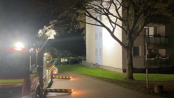 Feuerwehr löscht Zimmerbrand in Dortmunder Wohnhaus