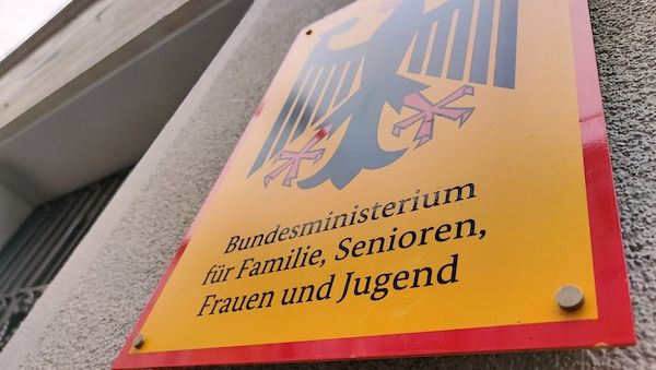 Unmut im Familienministerium wegen Kürzung bei "Demokratie leben"