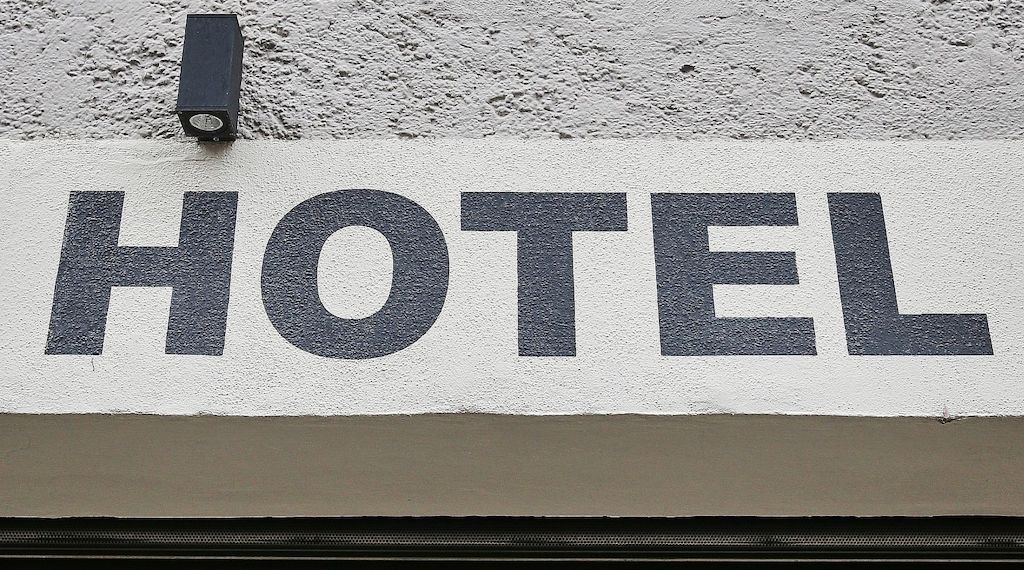 Gastgewerbeumsatz stagniert im Februar