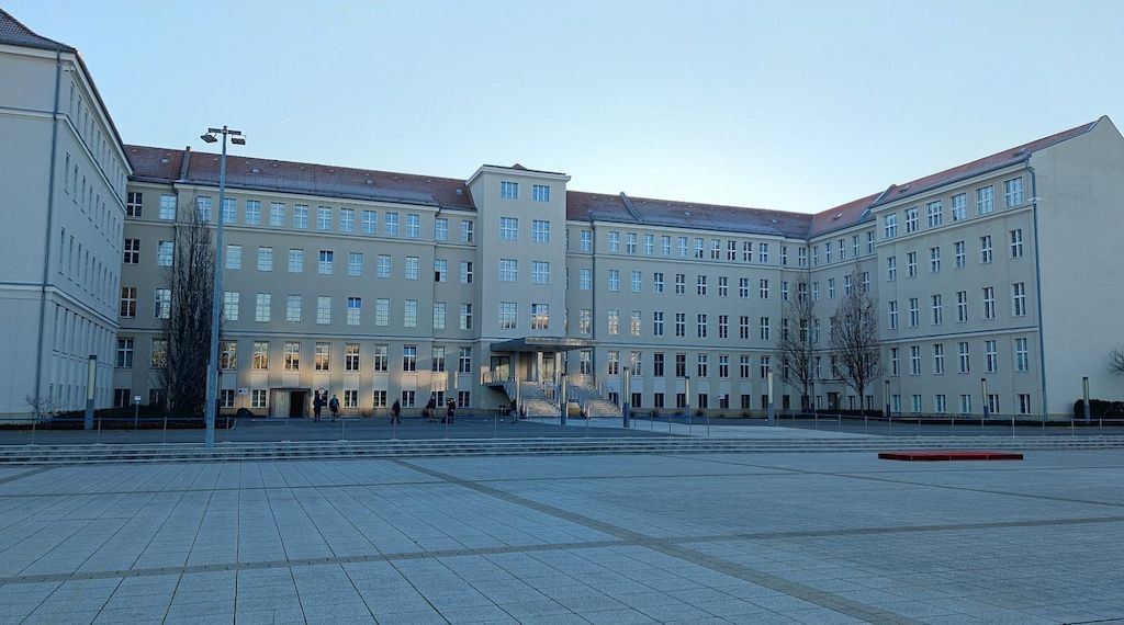 Kontroverse um neue Sicherheitsmaßnahmen im Verteidigungsministerium