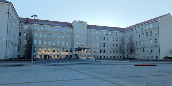 Kontroverse um neue Sicherheitsmaßnahmen im Verteidigungsministerium