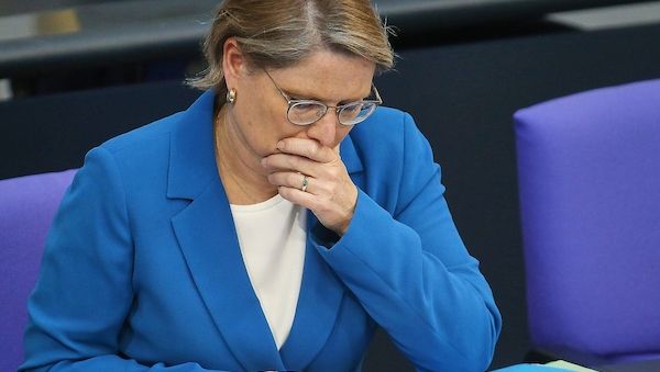 Hubig will Gesetz gegen digitale Gewalt noch 2026 verabschieden