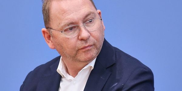 Verdi bezeichnet steuerfreie 1.000-Euro-Prämie als "Rohrkrepierer"