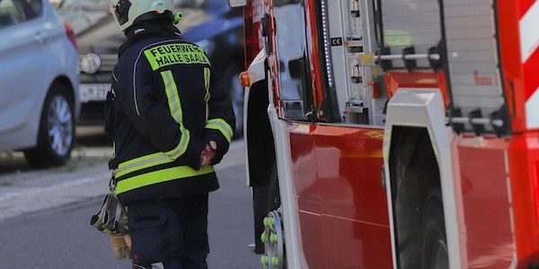 Feuerwehr löscht Gartenhausbrand in Bremerhaven-Lehe