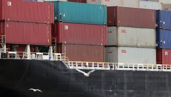 USA beschießen iranisches Containerschiff