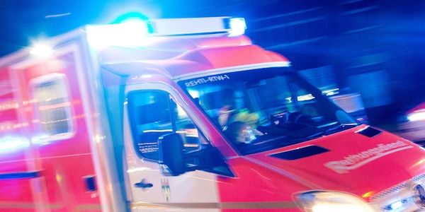 Auto überschlägt sich in Berlin-Reinickendorf - Mann verletzt