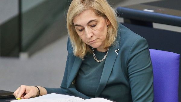 Pflegereform: Warken plant deutliche Mehrbelastung für Heimbewohner