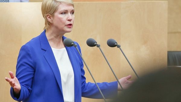 Schwesig fordert weitere Entlastungen in Ölkrise