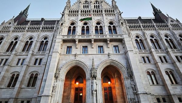 EuGH: Ungarisches LGBTQ-Gesetz nicht mit EU-Werten vereinbar