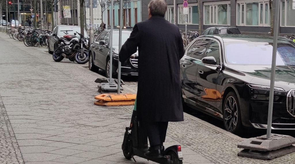 Armin Laschet bei E-Scooter-Unfall verletzt