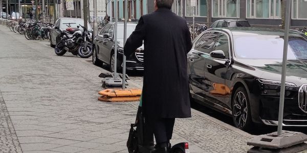 Armin Laschet bei E-Scooter-Unfall verletzt