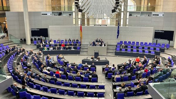 Bundestagsfraktionen uneins über geplante Diäten-Erhöhung