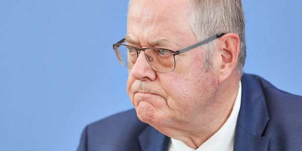 Steinbrück sieht beispiellose Verdichtung von Herausforderungen