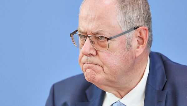 Steinbrück sieht beispiellose Verdichtung von Herausforderungen