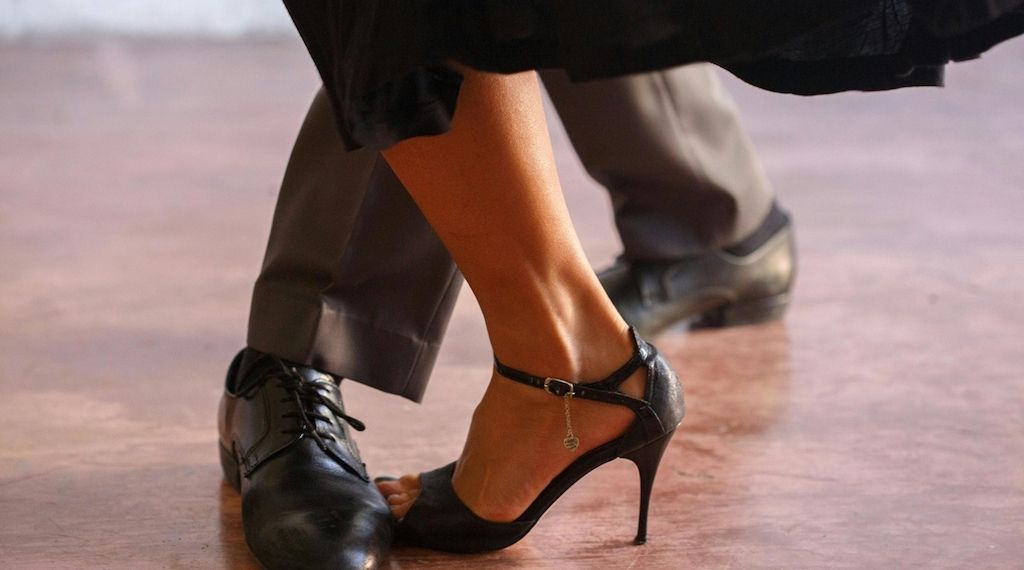 Recht auf der Tanzfläche: Wer haftet bei Missgeschicken?