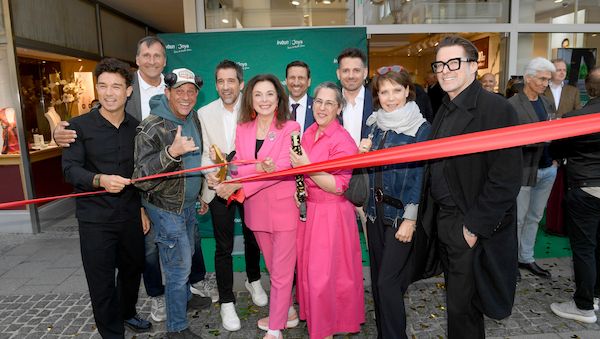 Die VIP-Eröffnung für die neue Dimension des Gehens: kybun Joya eröffnet Flagship Store in Münchens Nobelmeile