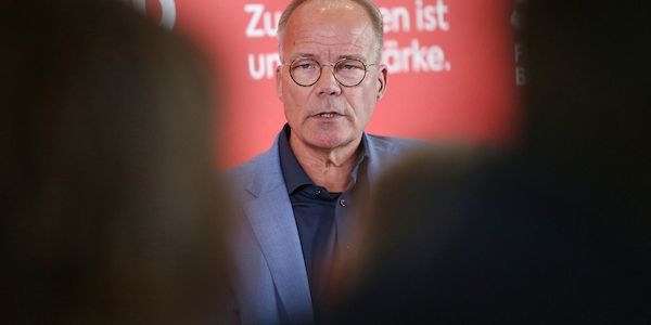 SPD-Fraktionschef stimmt auf neue Schulden wegen Iran-Krise ein