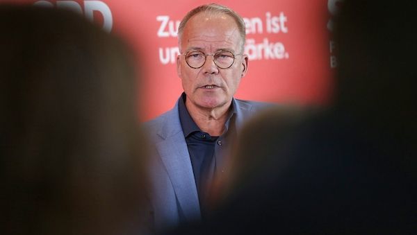 SPD-Fraktionschef stimmt auf neue Schulden wegen Iran-Krise ein