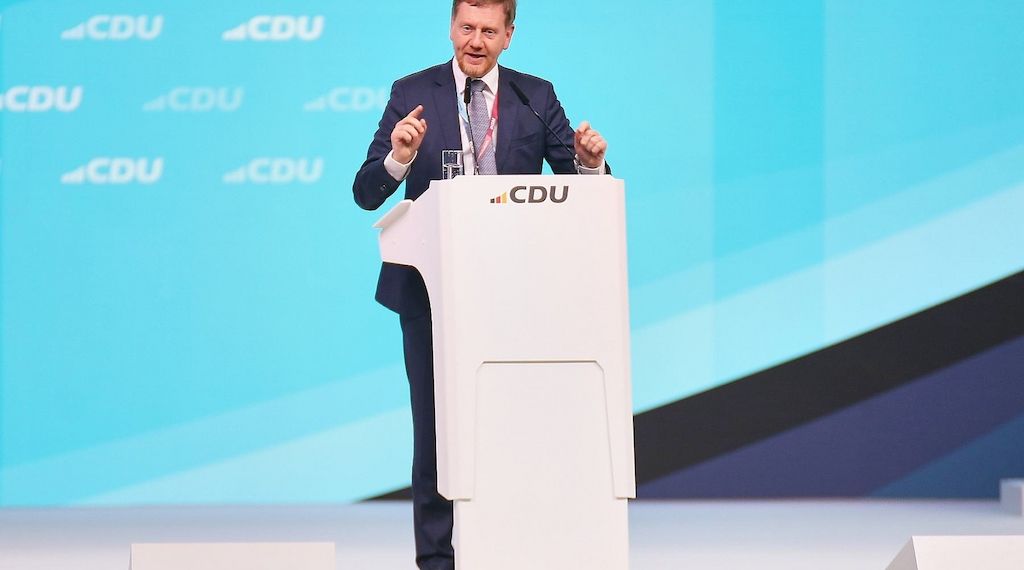 Kretschmer bezeichnet Programm der AfD als "verrückt"