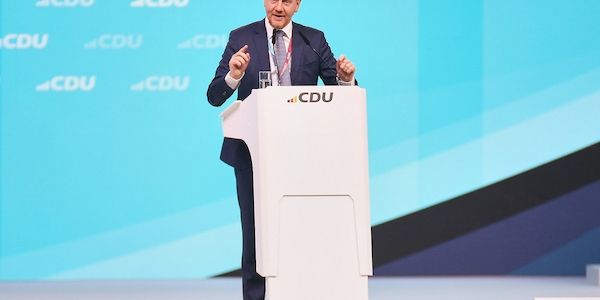 Kretschmer bezeichnet Programm der AfD als "verrückt"