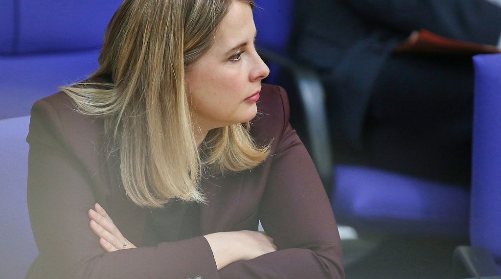 Bericht: Prien und Hubertz von Signal-Attacke betroffen