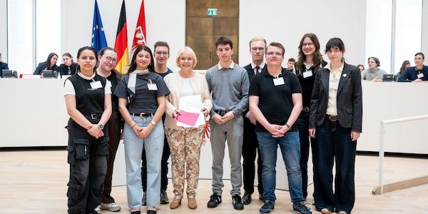 Jugendliche geben Brandenburgs Politikern Hausaufgaben mit