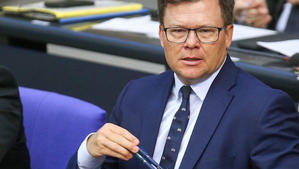 Bundesumweltminister denkt über Haushaltsnotlage nach