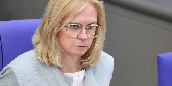 Lindholz will Signal-Verbot für Politiker