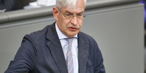 Haushaltsberatung: Middelberg fordert "mehr Ehrgeiz beim Sparen"